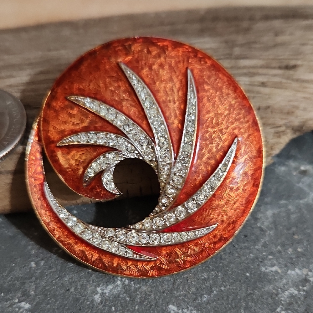KRAMER  Vintage Brooch.  STUNNING!